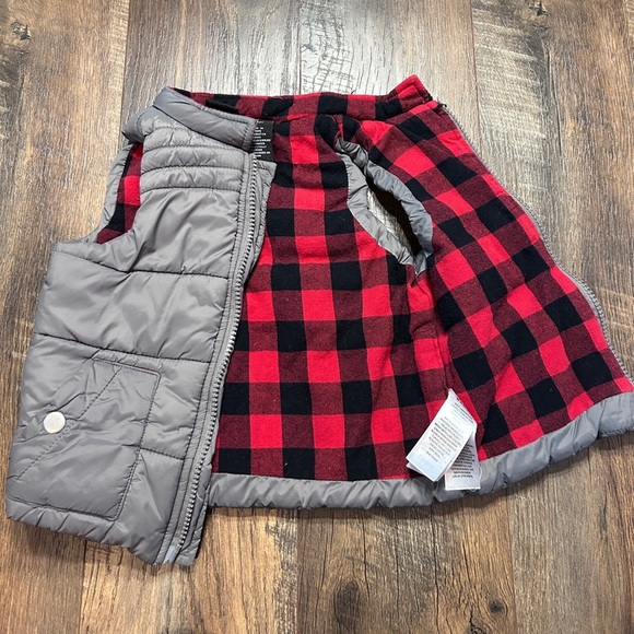 2T Plaid Winter Vest - Picture 4 of 6